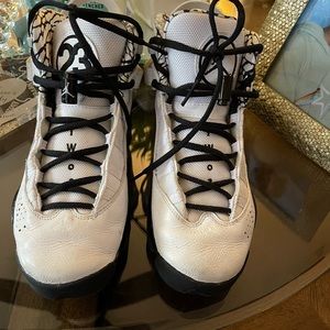 Big boys Nike air Jordan’s black and white size 7